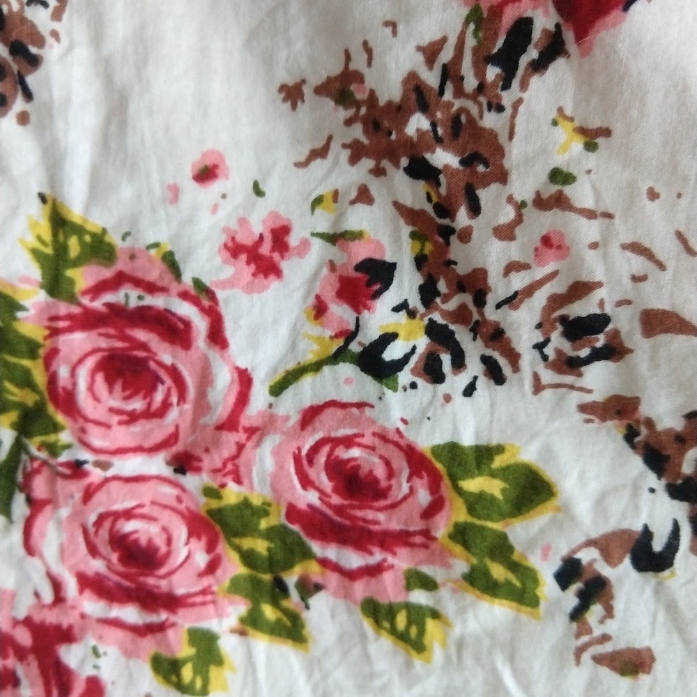 Women's dress - Picture 2 of 4